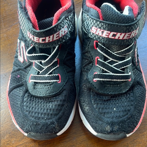 Skechers Black and Red Shoes 10 - Picture 3 of 7